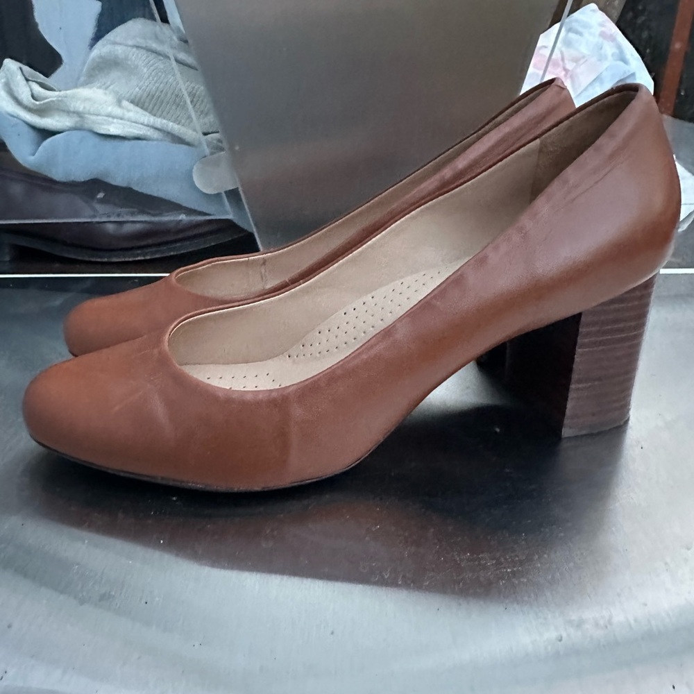 Classic Women's Brown Leather Block Heel Pumps